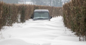 Digging out ‘dim’ motorists (and their accents weren’t from the Highlands!) snow drift