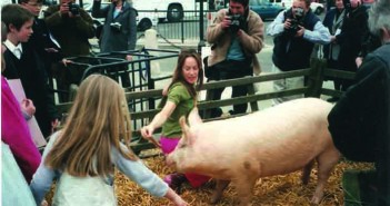 February 2000 – Winnie the pig stars in NPA’s Parliament Square Vigil Tara Palmer-Tomkinson added her support by paying Winnie a visit