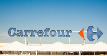 Pig welfare in Brazil to be overhauled by Europe’s biggest retailer Carrefour supermarket chain brand logo at building