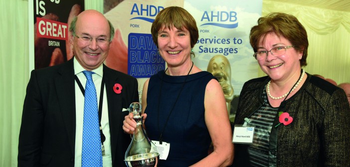 Dr Williamson, centre, receives the David Black Award from Defra Minister Lord Gardiner and former AHDB Pork chair Meryl Ward